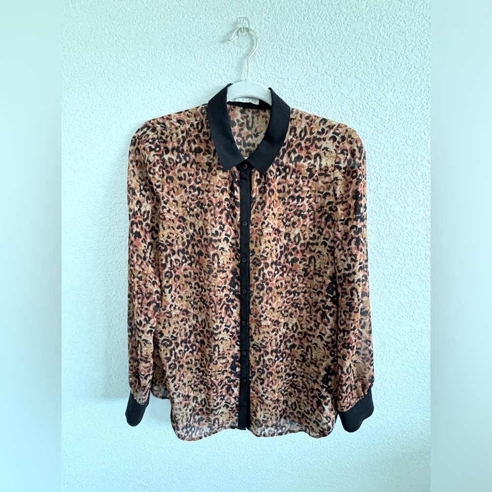Hinge leapord print sheer button-down top